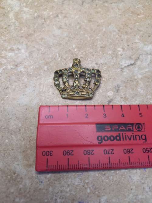 unknown crown badge