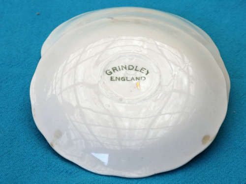 4 grindley cream petal demi tasse cups and saucers + jug + sugar bowl