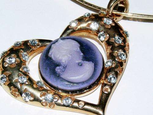 CAMEO CHOKER-NECKLACE