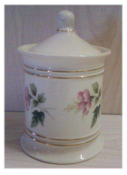 SUGER BOWL WITH LID (VERY PRETTY)