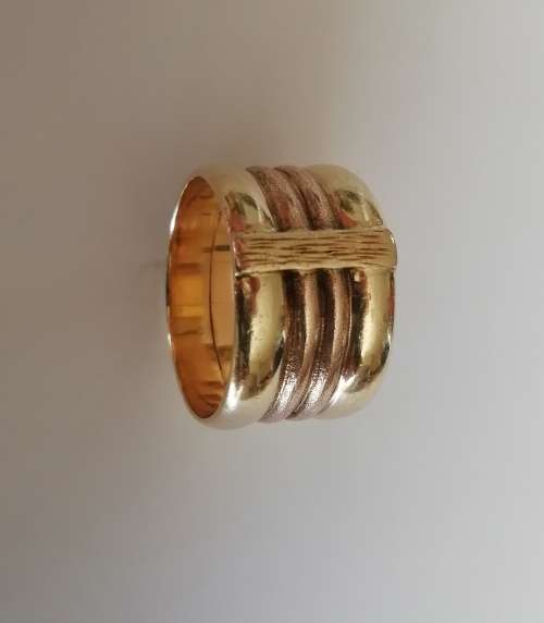 Mens's 9ct Genuine Gold ring ( Yellow and White Gold )