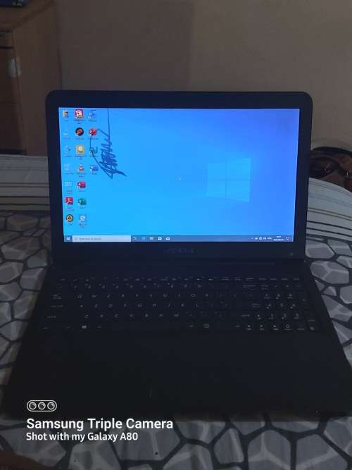Master Piece Asus x556u i5 6th gen, 500gb, 4gb,  Intel 520 graphics,  9/10 condition.
