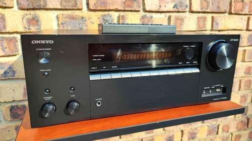 Monster ONKYO TX-NR676F 7.2 AMP.  TOP OF THE RANGE. INTERNET, BLUETOOTH, WIFI CONNECTION