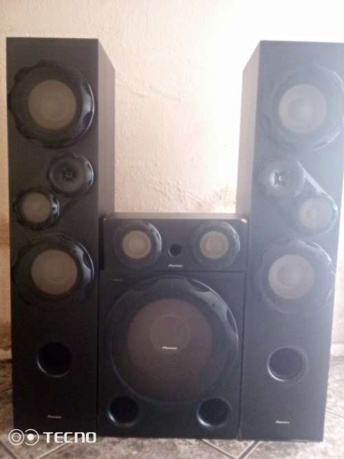 Massive PIONEER SPEAKER SYSTEM