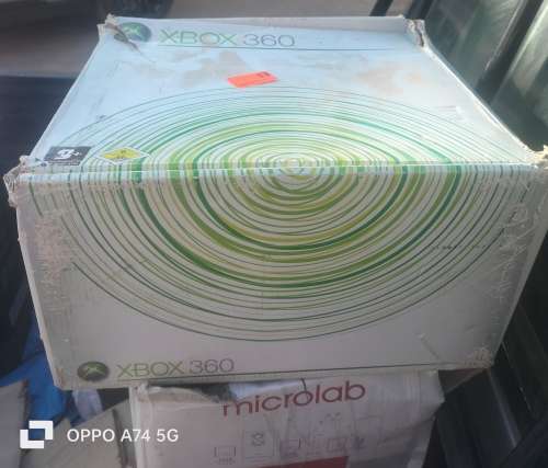 Beautiful Microsoft Xbox 360 20GB Console White in picture perfect condition with accessories in box