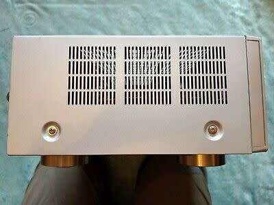 Very Powerful Yamaha RX-V361 Amplifier, Samsung Blu Ray player, in excellent condition