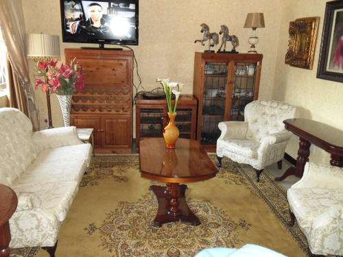 3 X piece Queen Anne lounge suite