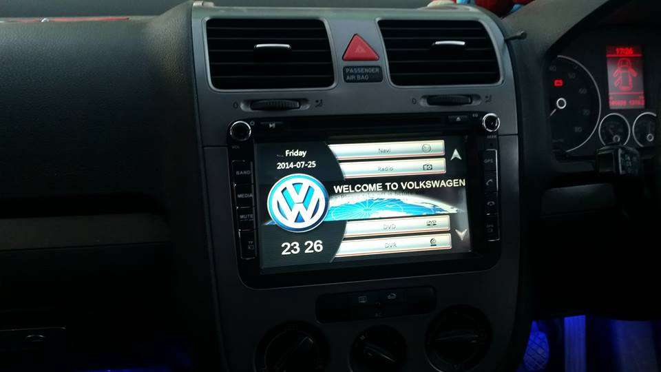 VW Golf 5 double din 8 Inch SATNAV DVD Player Radio and GPS - FREE REVERSE CAMERA!