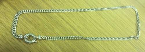 Beautiful 9 carat yellow gold necklace