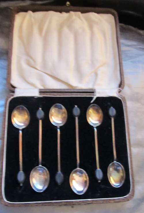 CASED SET OF STERLING SILVER COFFEE BERRY SPOONS