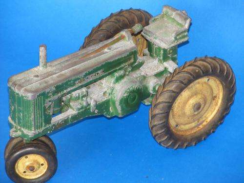 VINTAGE JOHN DEERE TRACTOR