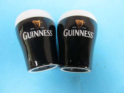 GUINNESS SALT & PEPPER POT