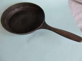 CAST IRON FRYING PAN