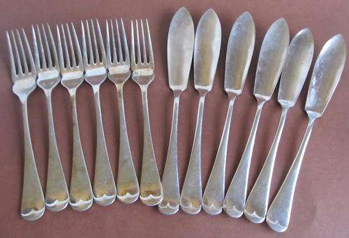 SET OF FISH KNIVES AND FORKS