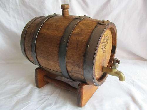 OAK BARREL ON STAND - User Geo Oberholzer Only