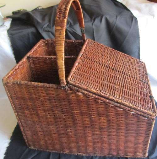 WICKER PICNIC BASKET