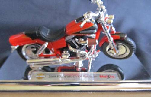 2009 FXDFSE CVO  "FAT BOY"- HARLEY DAVIDSON- 1:18