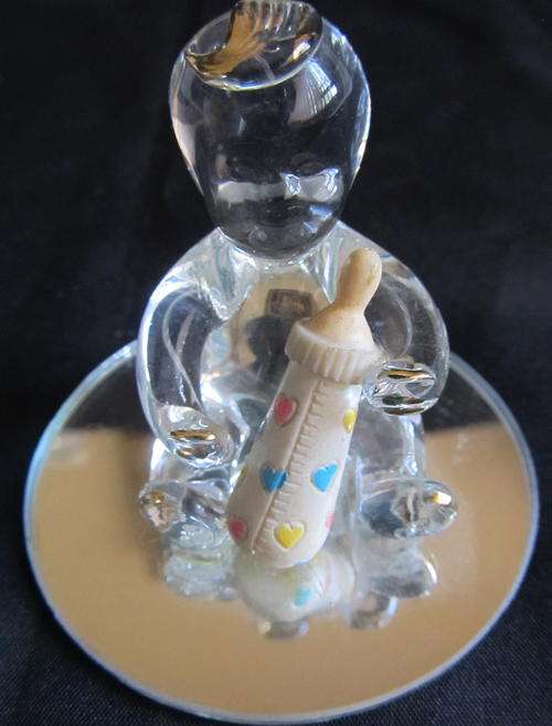 HAND SCULPTURE CRYSTAL BABY WITH 22ct GOLD