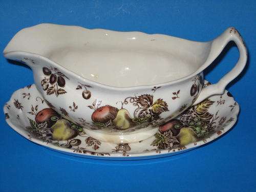 CRAZY R1 JOHNSON BRO'S  SAUCE BOAT AND TRAY