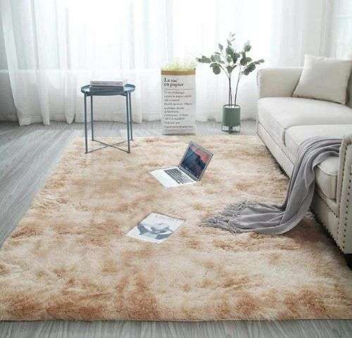 BEIGE/CREAM FLUFFY CARPET