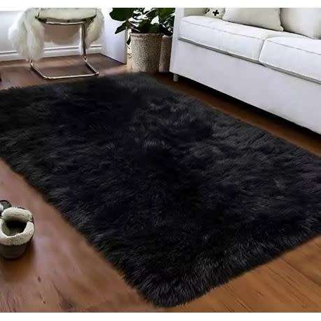 BLACK FLUFFY CARPET