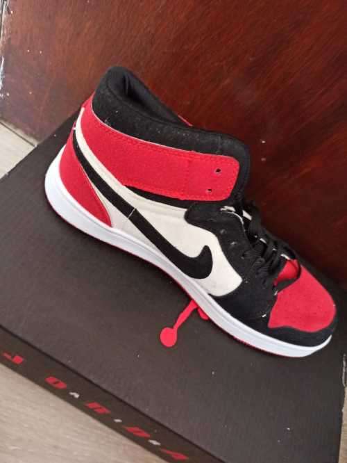 NIKE AIR JORDAN 1 RED