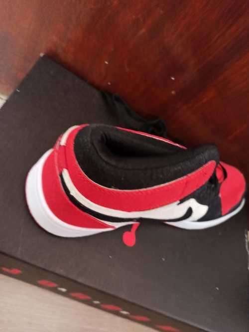 NIKE AIR JORDAN 1 RED