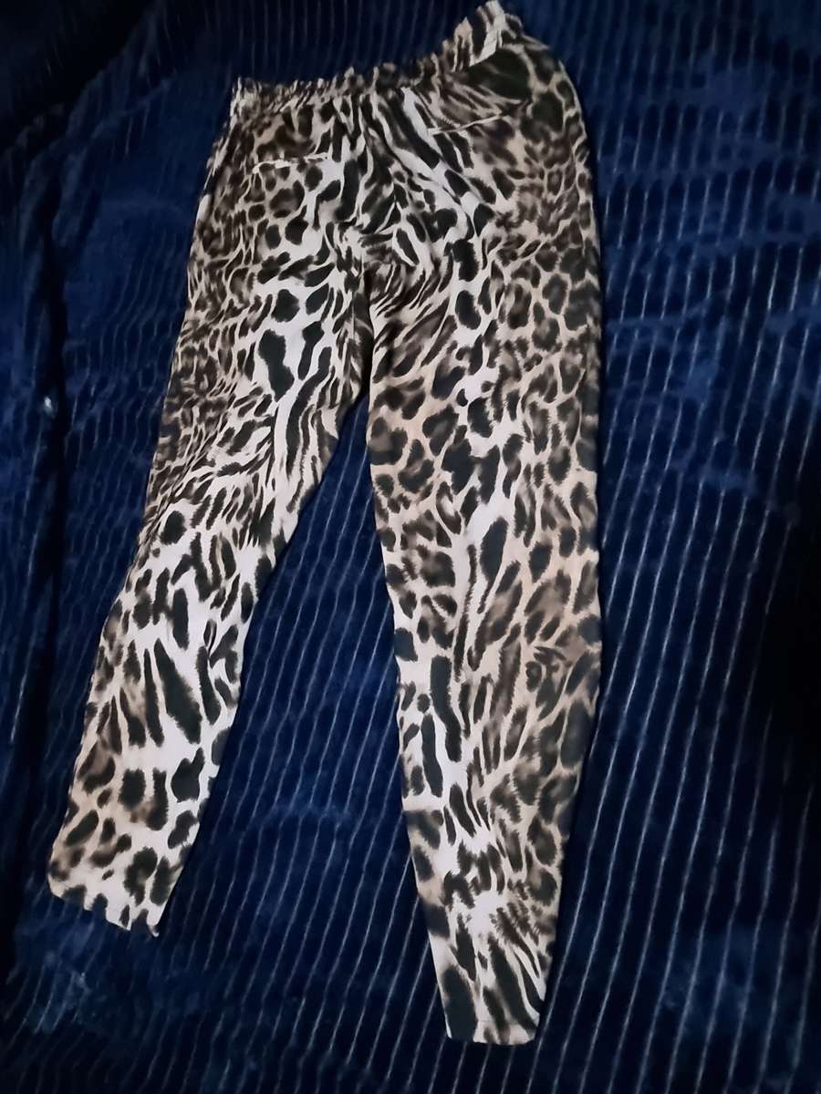Printed ladies pants size M