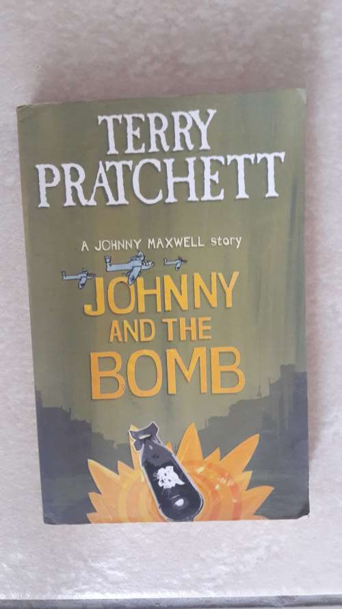 Terry Pratchett - Johnny and the Bomb