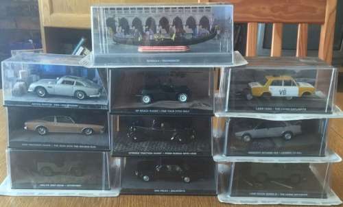 11 JAMES BOND COLLECTABLE CARS
