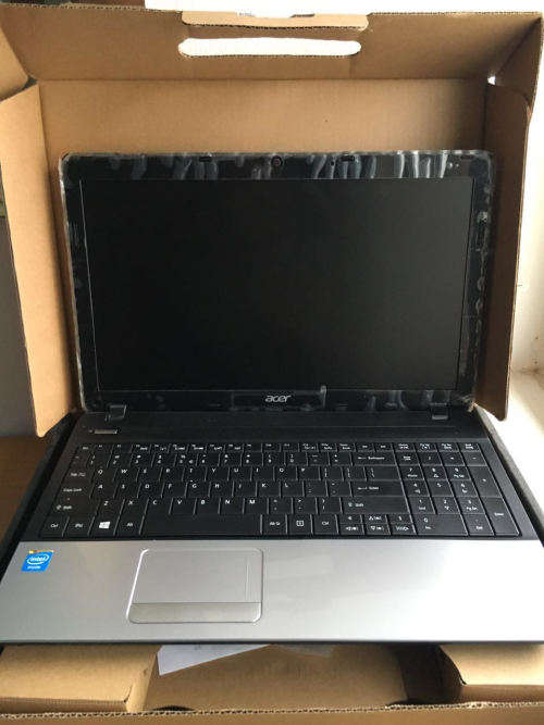 Acer Travel Mate 15.6'' screen in box w/ charger Like Brand new