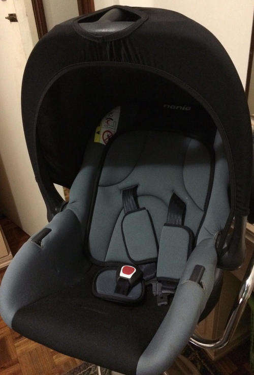 Black Narnia Car seat 0-9 months