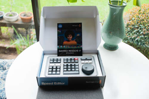 BlackMagic DaVinci Speed Editor (Includes DaVinci Resolve Studio 17) *NEVER USED, in original box