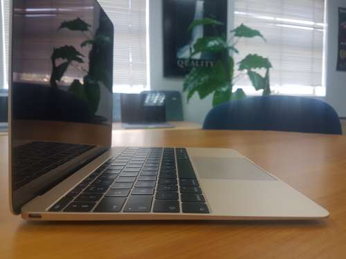 Apple MacBook 12inch Retina 256GB Early 2016 Warr until  2019 Brand New Condition!!!
