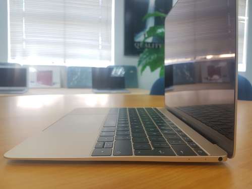 Apple MacBook 12inch Retina 256GB Early 2016 Warr until  2019 Brand New Condition!!!