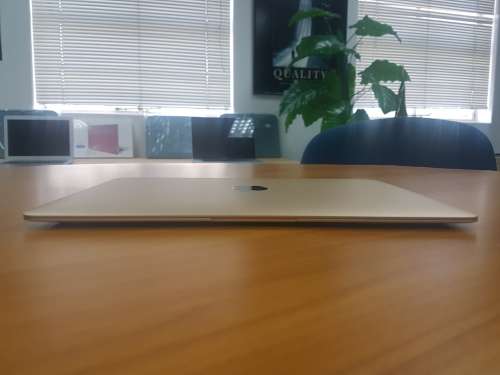 Apple MacBook 12inch Retina 256GB Early 2016 Warr until  2019 Brand New Condition!!!
