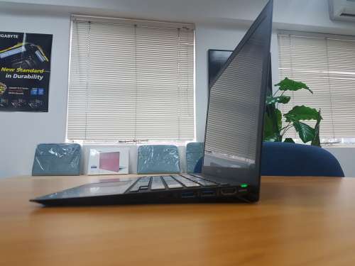 Sony Vaio svp132a1cw, 13.3" i5 4200u, 4gb ram, 128gb ssd