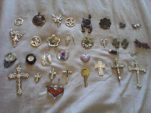 A LOT OF PENDANTS AND CHARMS