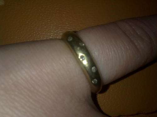 9CT SOLID GOLD RING WITH CZ'S