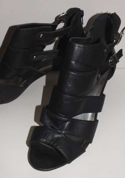 Truworths Size 8 Womans Shoes