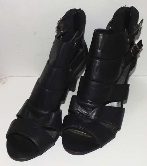 Truworths Size 8 Womans Shoes