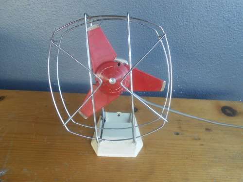 Vintage Retro Little Desk Fan (25cm tall, 21cm at widest part) Working