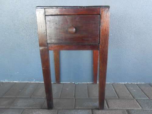Gorgeous Single Pedestal / Bedside Table / Side Table