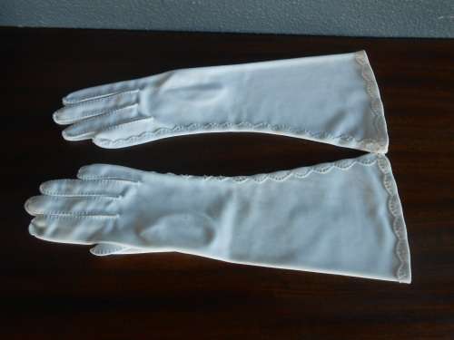 Vintage White Gloves in Original Packaging (Small)