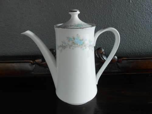 Vintage Three Crown China tea Pot in Excellent Condition