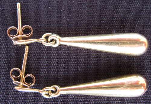 Bargain. 9ct GOLD  Teardrop Earring