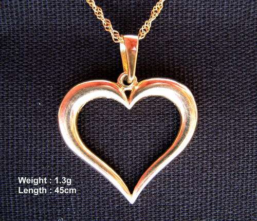 9ct solid Gold Chain and Pendant