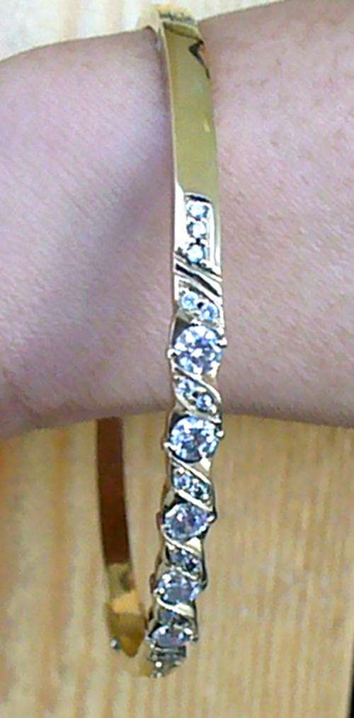 Beautiful Solid 9ct Gold Bangle