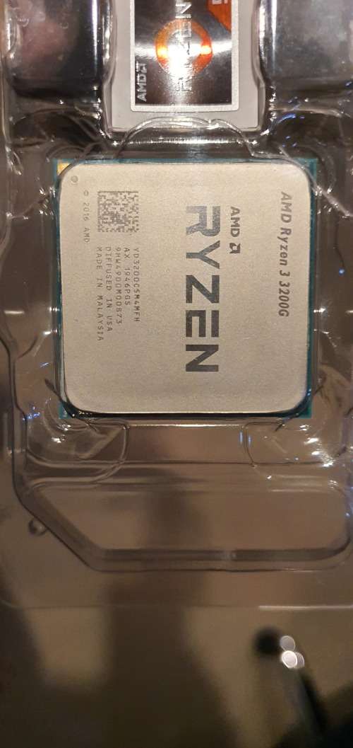 AMD RYZEN 3 3200G 4-CORE 6MB AM4 APU RADEON graphics & wraith stealth fan