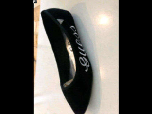 GUESS PUMPS